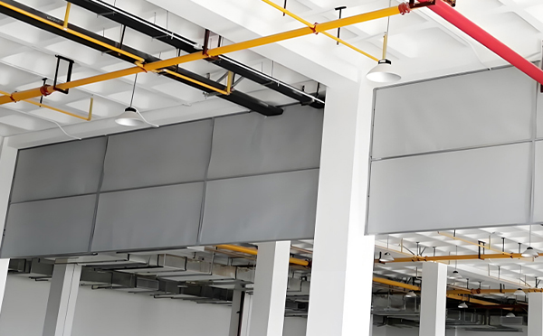 商场防烟分区常闭节点：靖远挡烟垂壁高度与控制器接线图解