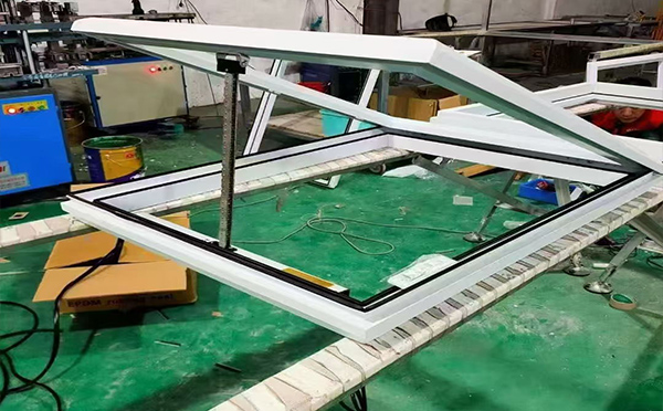 某地下车库出入口靖远排烟窗配置工程