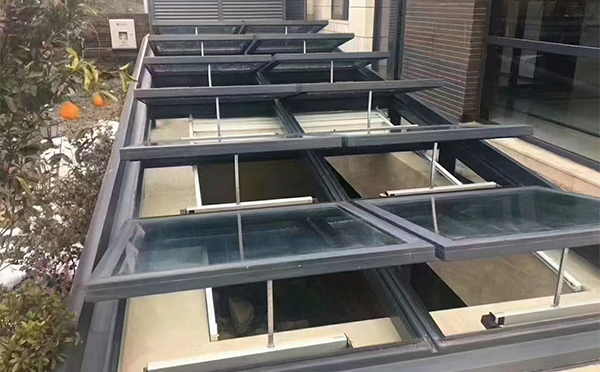 某轨道交通车辆维修车间靖远排烟窗应用