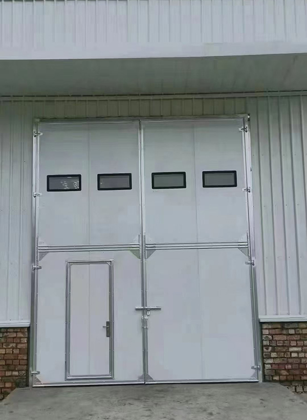 靖远工业门在设备装配车间出入口的实施记录